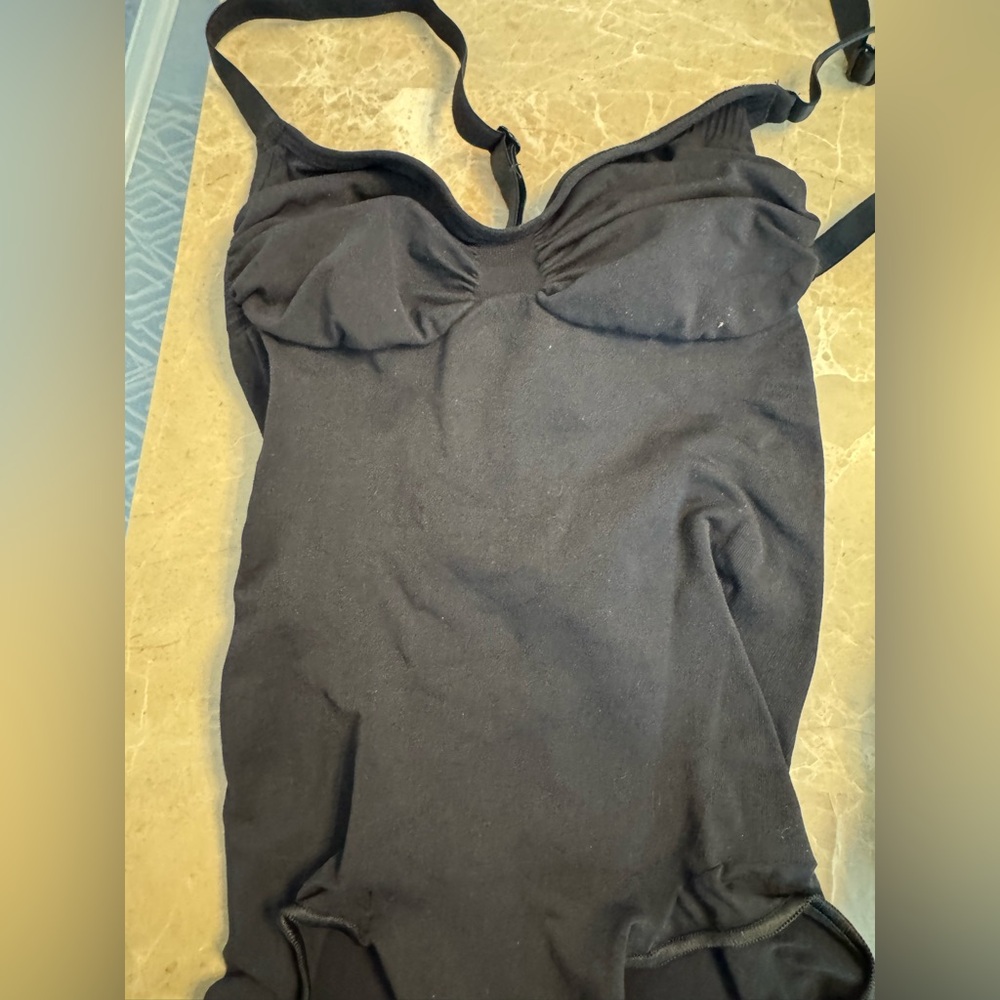 SKIMS SEAMLESS SCULPT BRIEF BODYSUIT - Picture 9 of 16